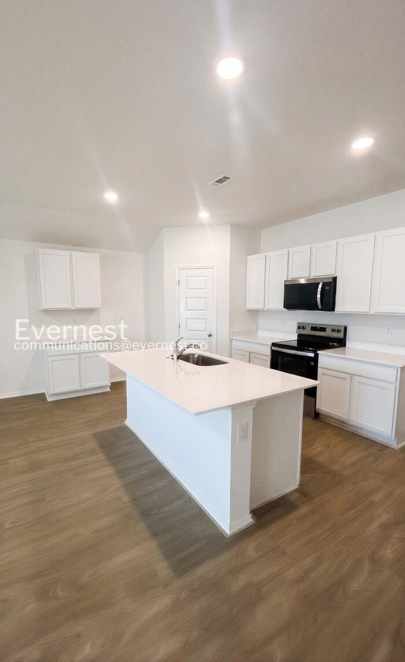 108 E Sunbelt Ct - Photo 2 of 21