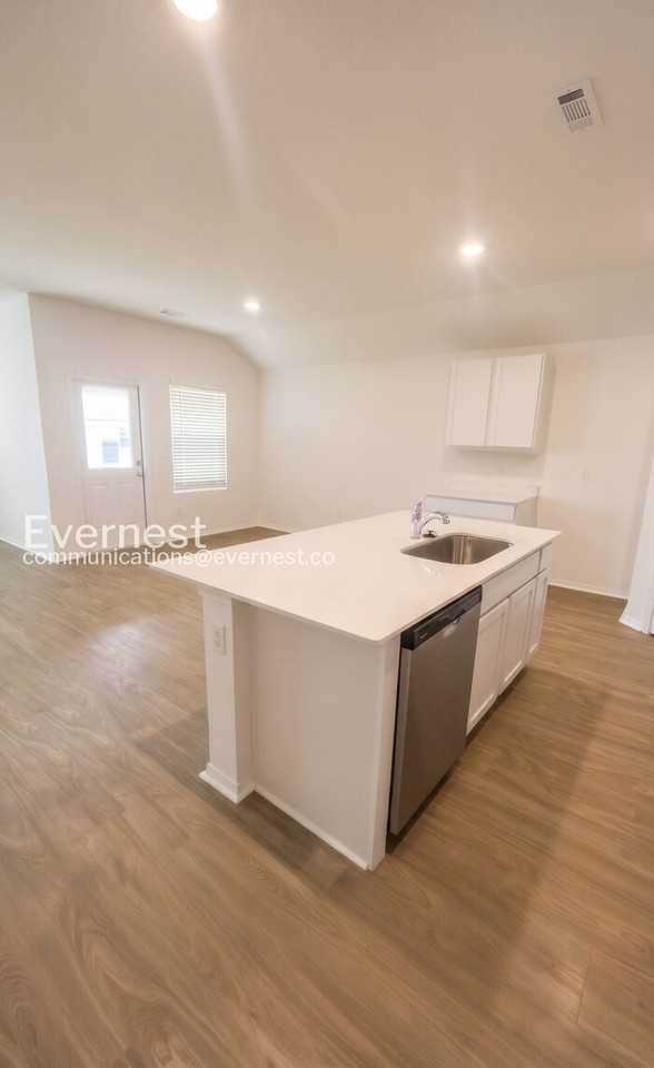 108 E Sunbelt Ct - Photo 3 of 21