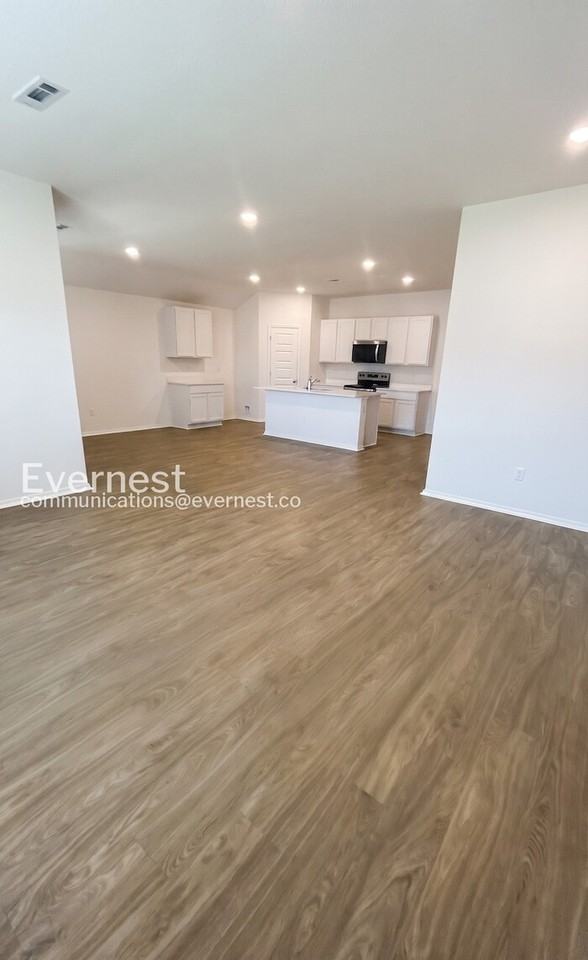 108 E Sunbelt Ct - Photo 4 of 21