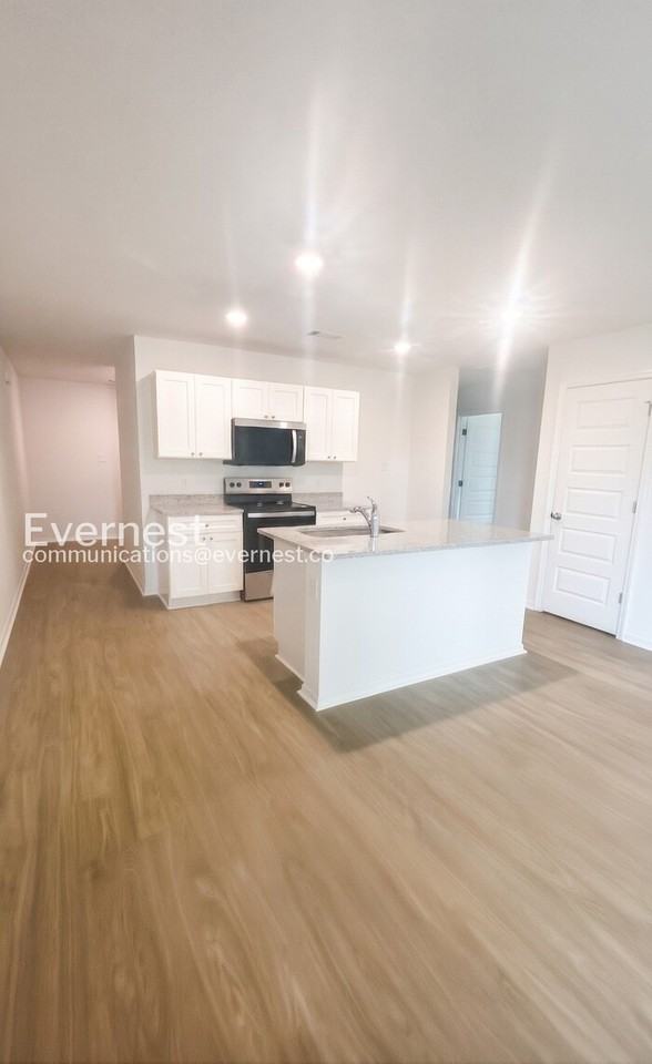 341 Moonlight Graham Blvd - Photo 2 of 21