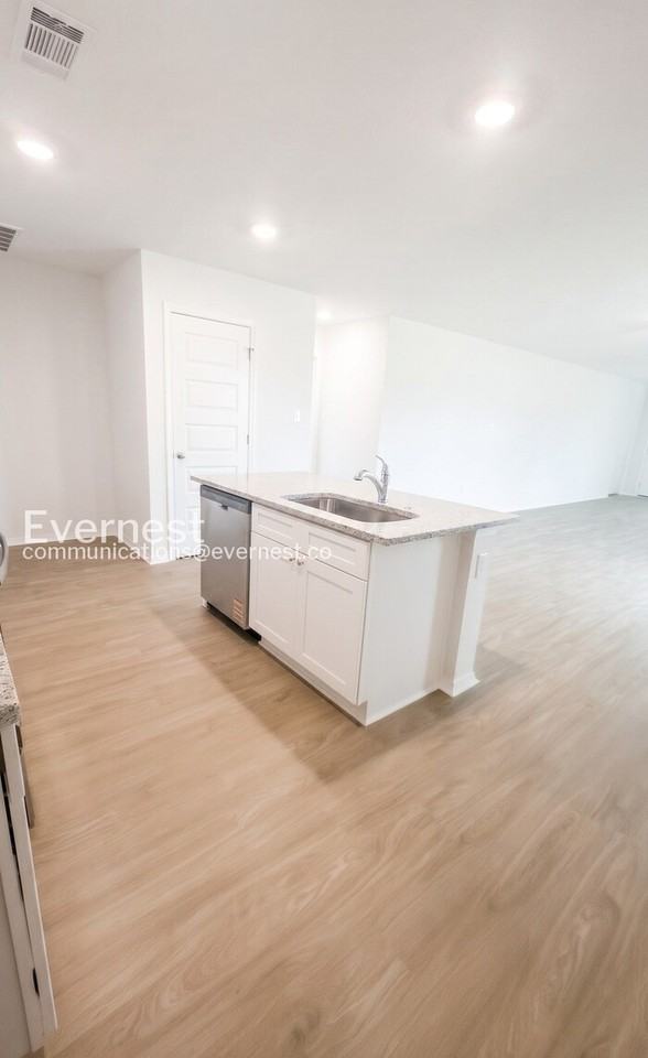 341 Moonlight Graham Blvd - Photo 3 of 21