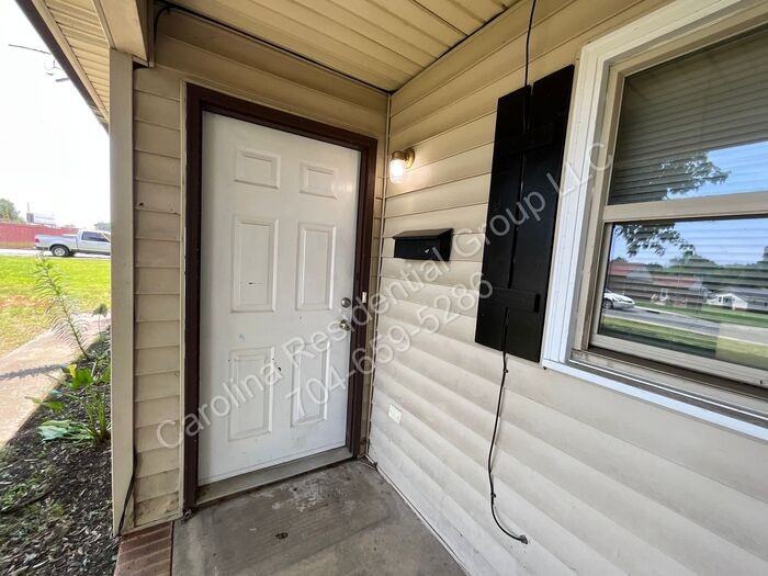 1380 Fairley Ave #B - Photo 2 of 14