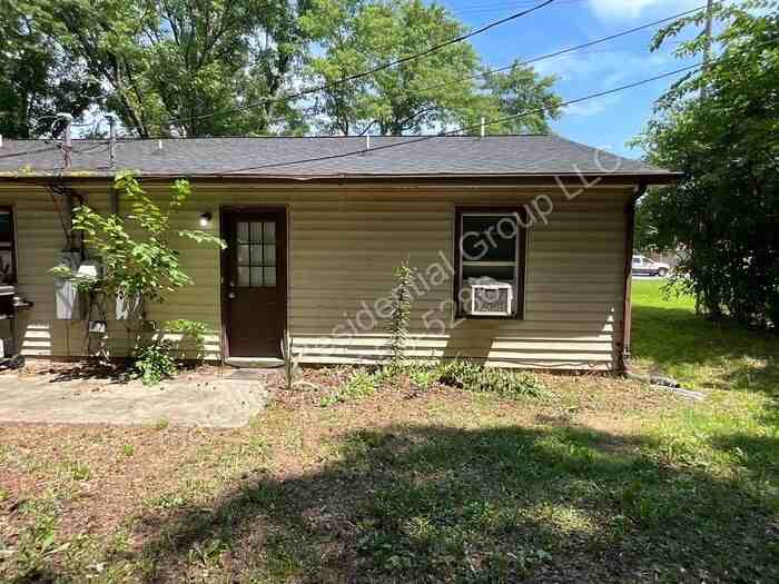 1380 Fairley Ave #B - Photo 3 of 14