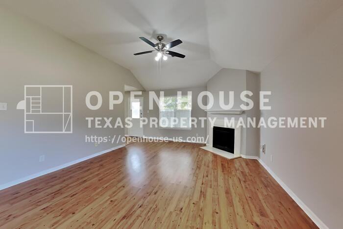 26912 Castlecliff Ln - Photo 4 of 20