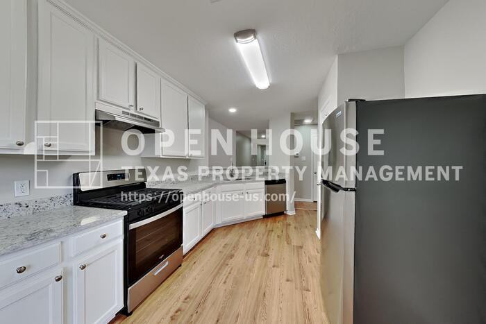 26912 Castlecliff Ln - Photo 7 of 20