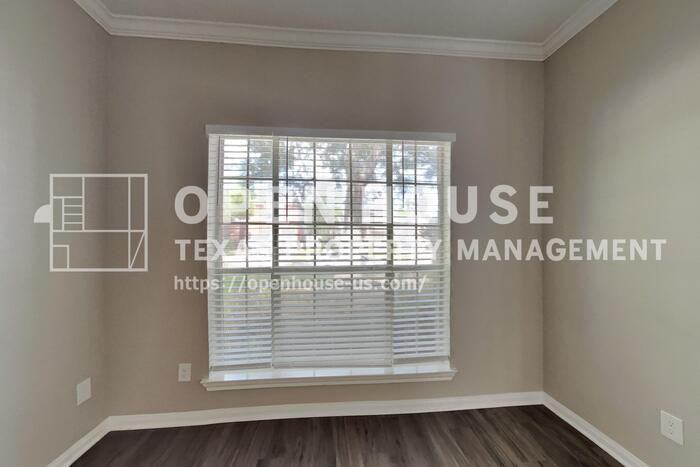 823 Portsmouth Dr - Photo 5 of 27