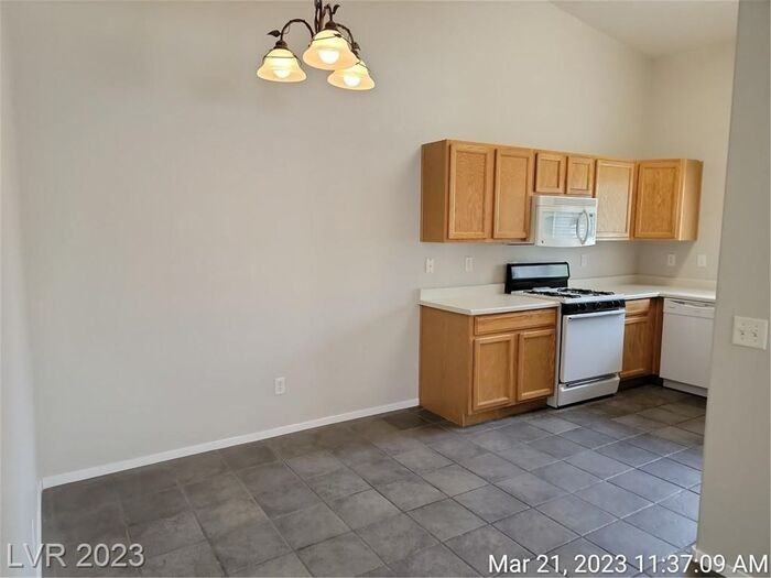 2152 Quarry Ridge St #202 - Photo 5 of 27