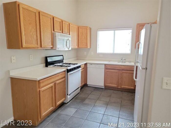 2152 Quarry Ridge St #202 - Photo 7 of 27