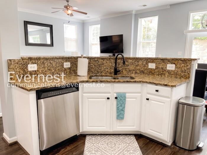 8353 Middle Ruddings Dr - Photo 5 of 37