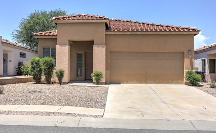 335 E Calle Nacrita