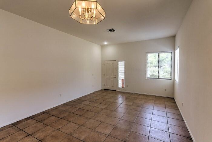 335 E Calle Nacrita - Photo 4 of 33