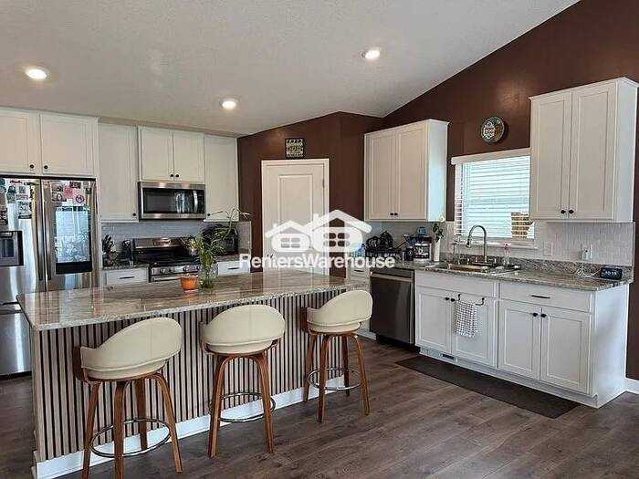 14250 Cheshire Ln N - Photo 3 of 23