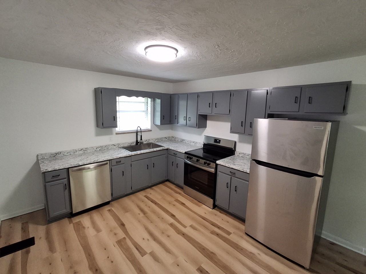 838840 Jarnigan Ave #840 - Photo 3 of 9