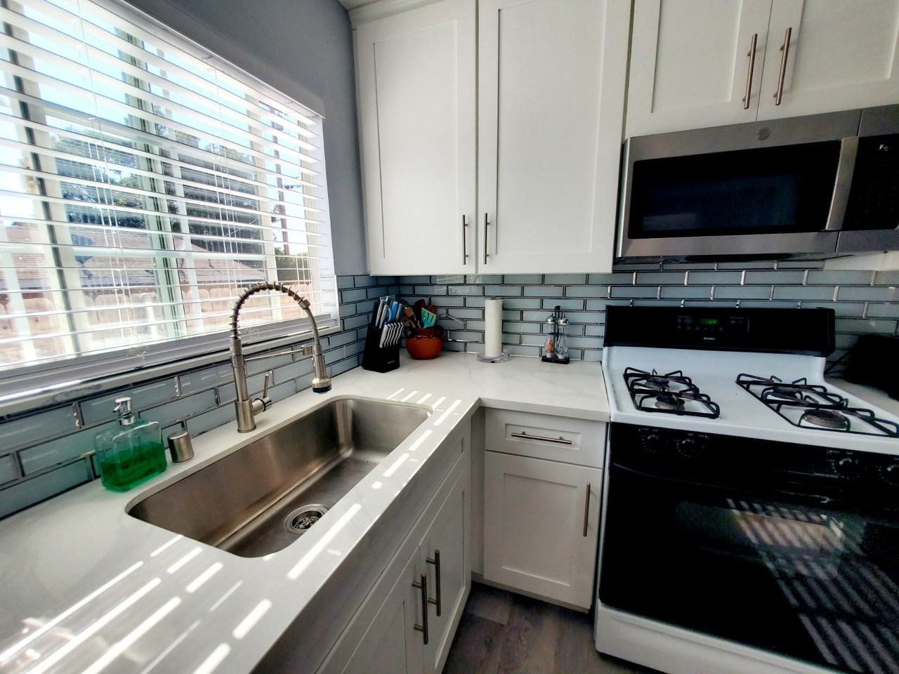 5521 Blueridge St #4 - Photo 3 of 14