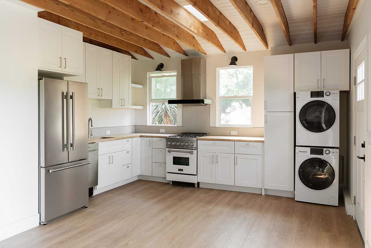 2841 Los Feliz Dr #B - Photo 3 of 13