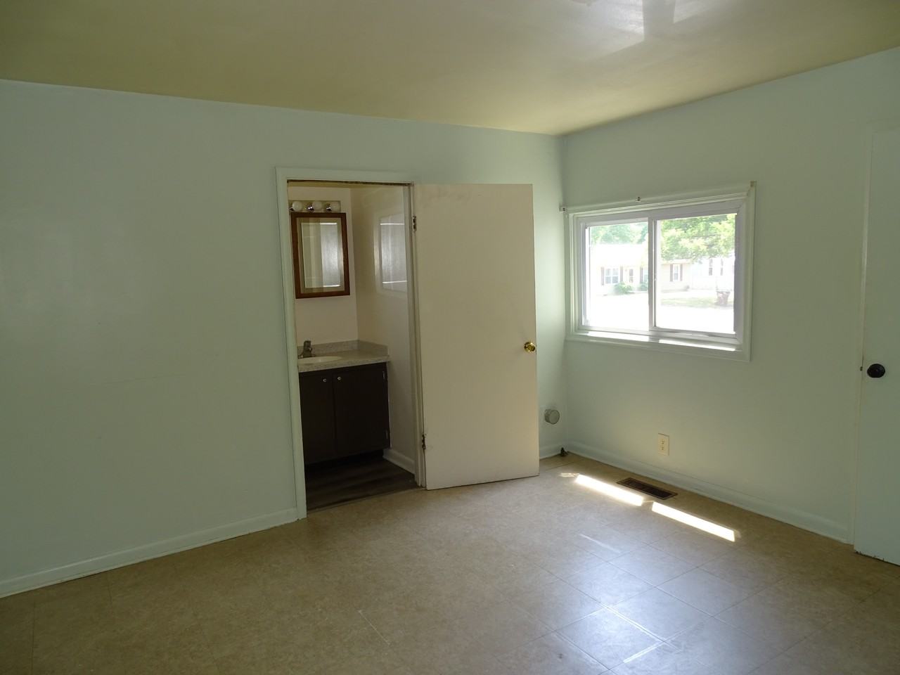 805 College Ave #1 - Photo 7 of 15
