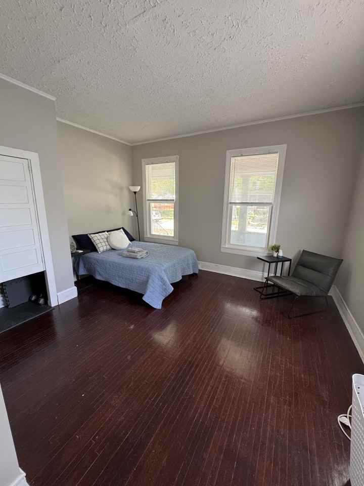 505 E Chestnut St #A - Photo 2 of 10