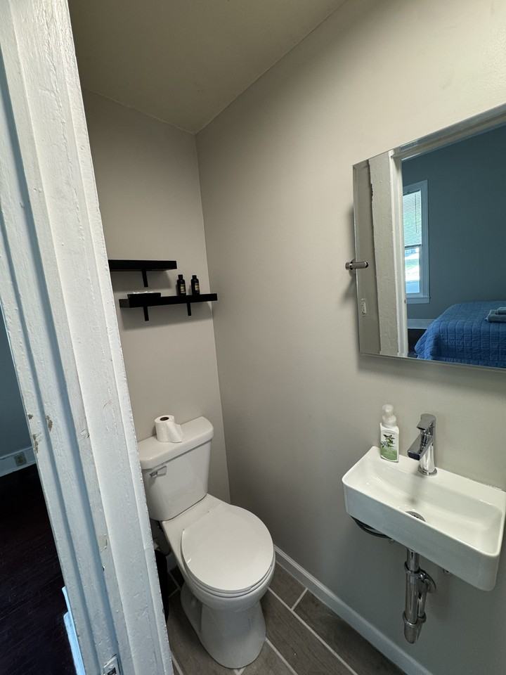 505 E Chestnut St #A - Photo 6 of 10