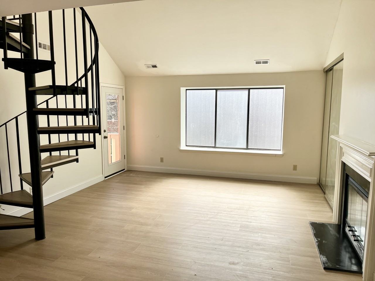 2700 Sussex Ct - Photo 3 of 17
