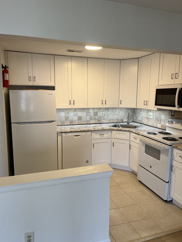 2700 Sussex Ct - Photo 5 of 17
