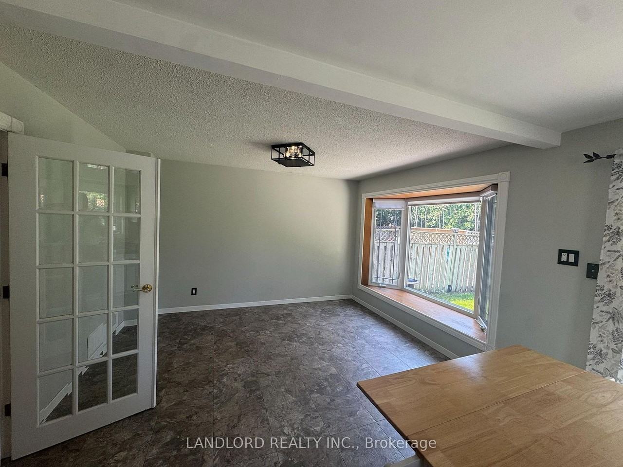 833 Laurier Ave - Photo 2 of 46