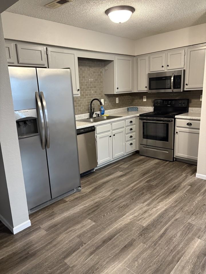 1282 Nw Phelps Ct #1282 - Photo 3 of 12