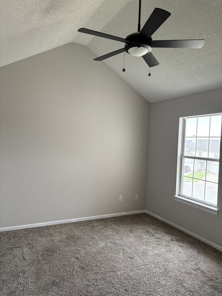 1282 Nw Phelps Ct #1282 - Photo 6 of 12