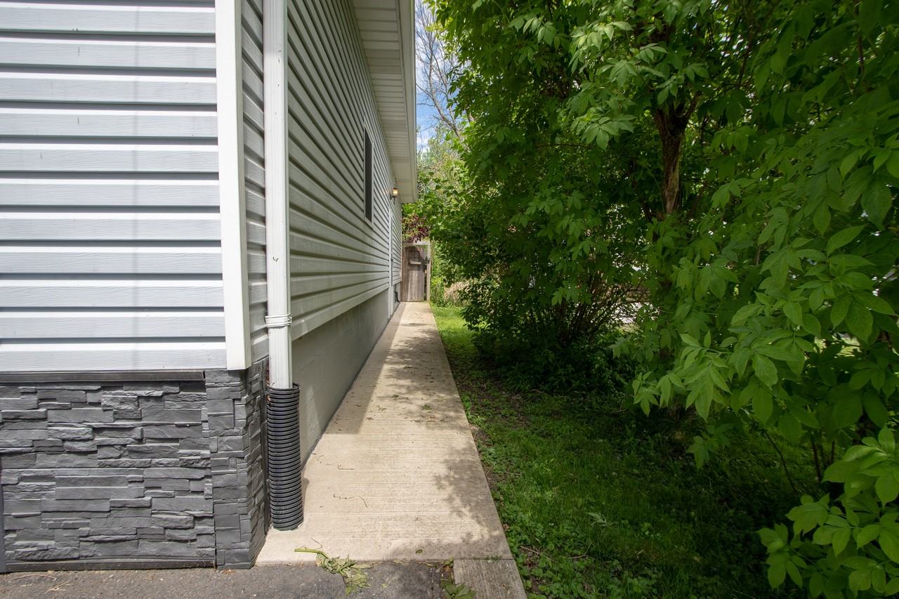 104 Dominion Rd - Photo 2 of 14