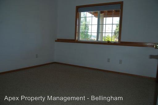 2029 Northshore Dr - Photo 3 of 9