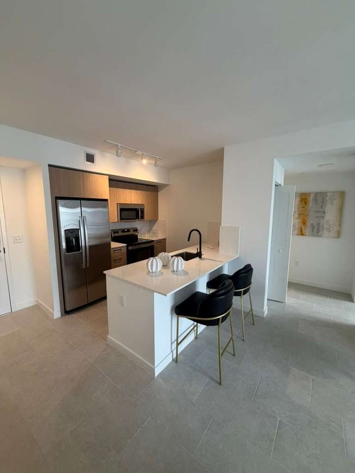 3010 Nw 17th St #47 - Photo 4 of 10