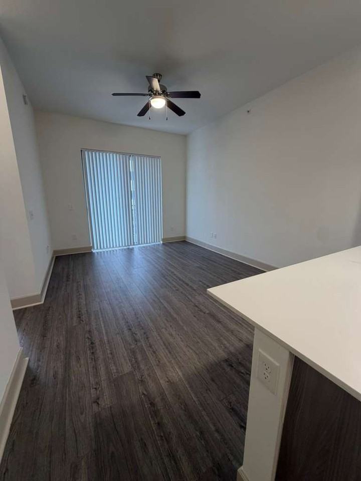 8902 blvd doral #402 - Photo 2 of 8