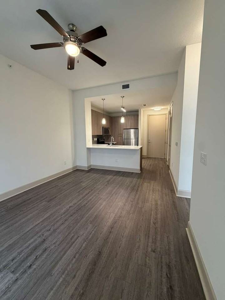 8902 blvd doral #402 - Photo 3 of 8