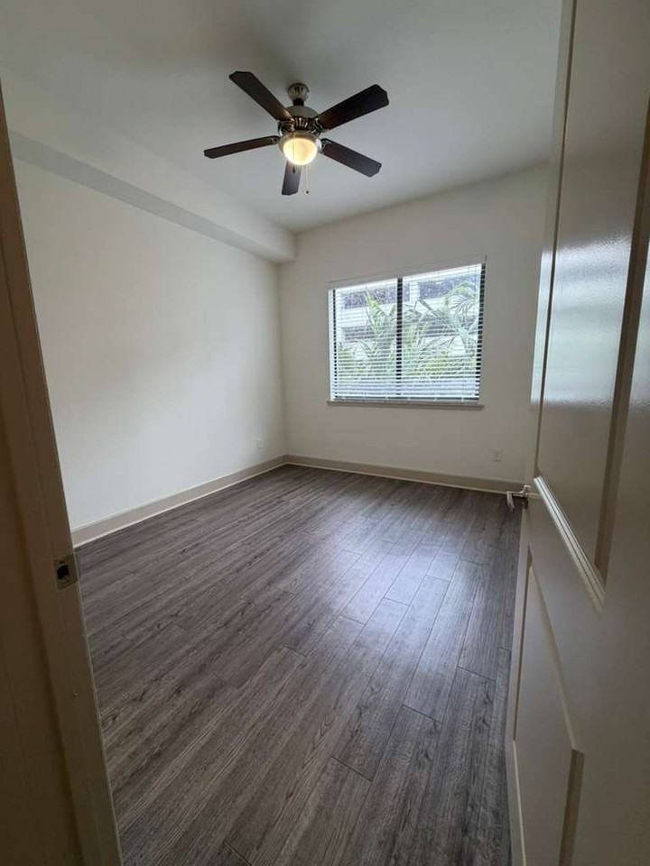 8902 blvd doral #402 - Photo 5 of 8