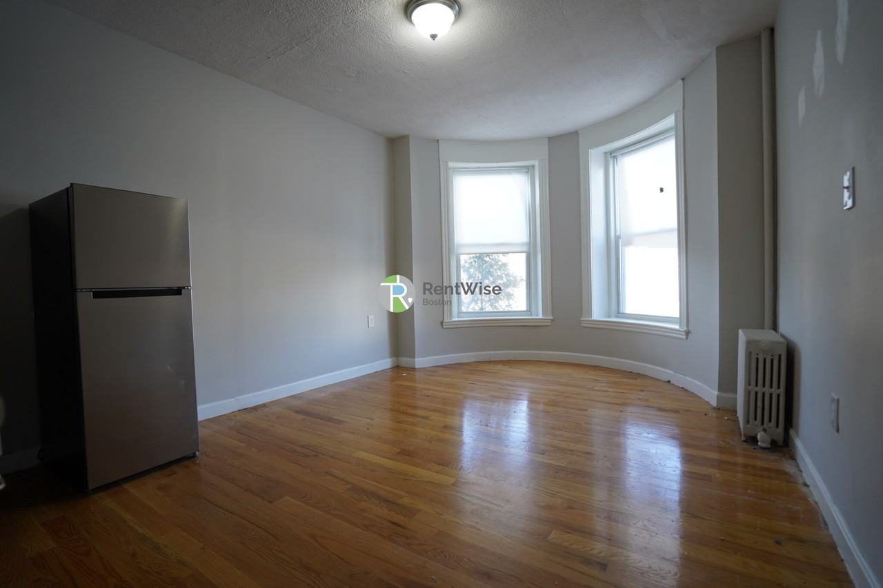 1124 Commonwealth Ave #1 - Photo 2 of 12