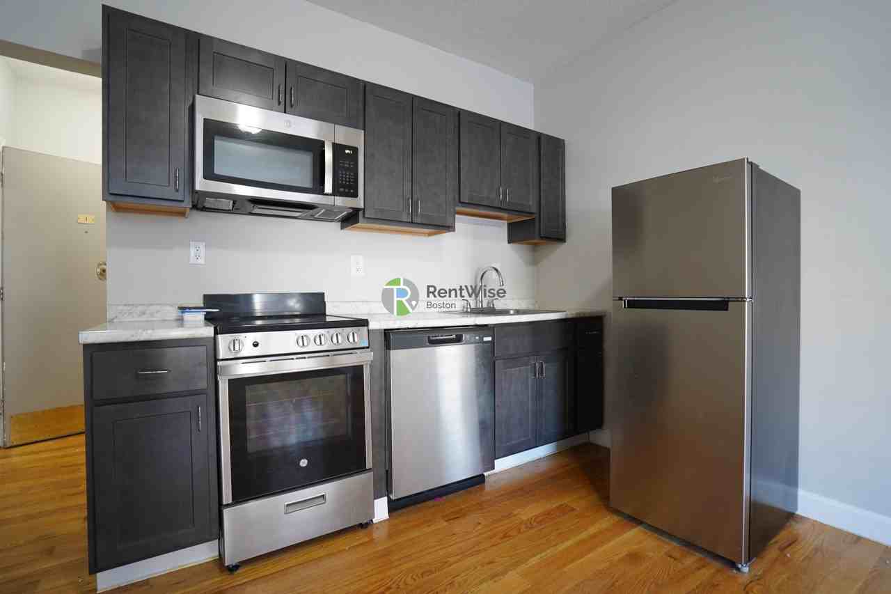 1124 Commonwealth Ave #1 - Photo 6 of 12