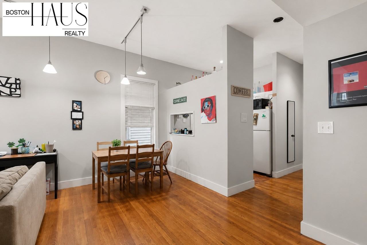 218 Columbia St #1 - Photo 3 of 12