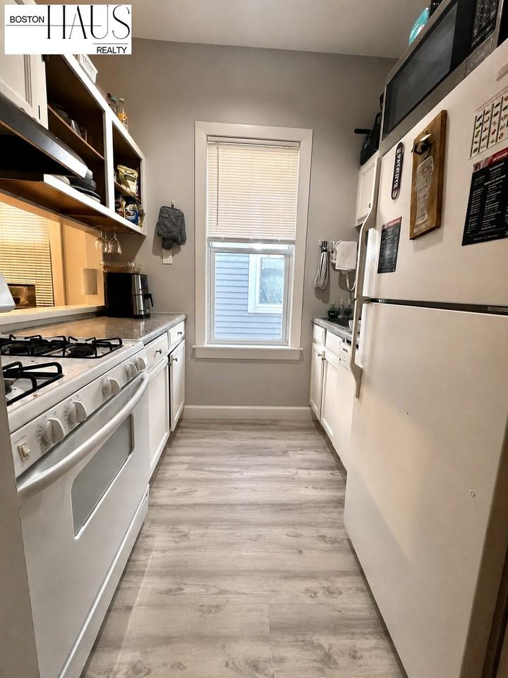 218 Columbia St #1 - Photo 5 of 12