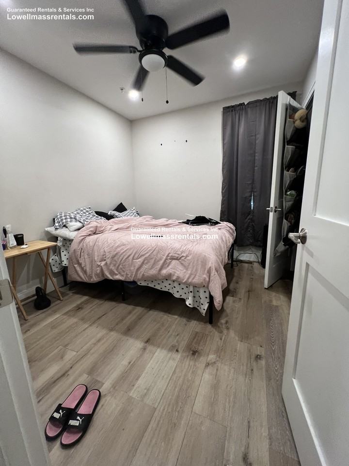 591 Broadway St #1R - Photo 4 of 13