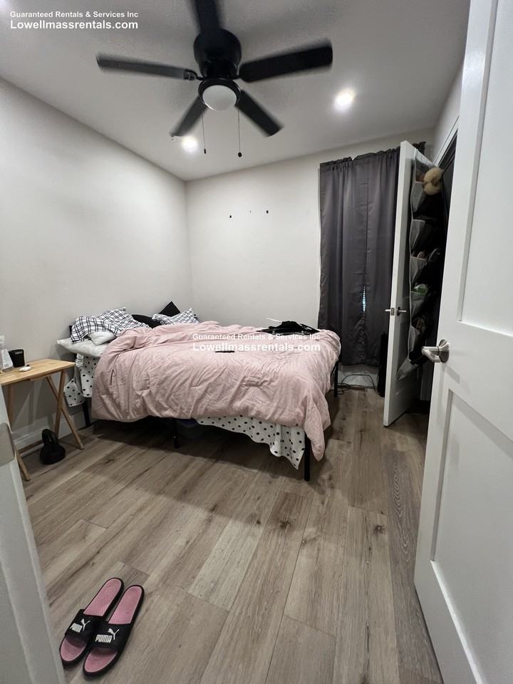 591 Broadway St #1R - Photo 5 of 13