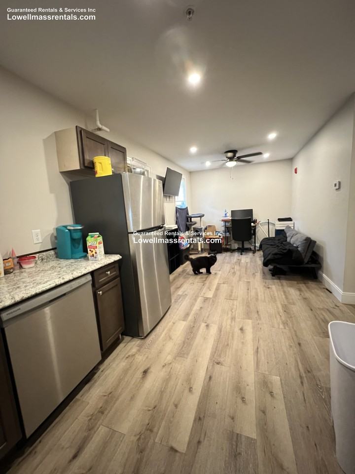 591 Broadway St #1R - Photo 7 of 13