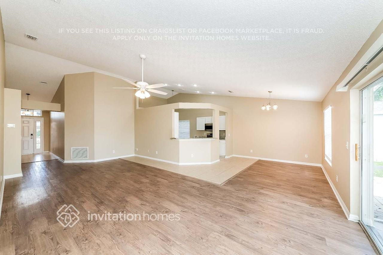 4635 Sanibel Way - Photo 4 of 17