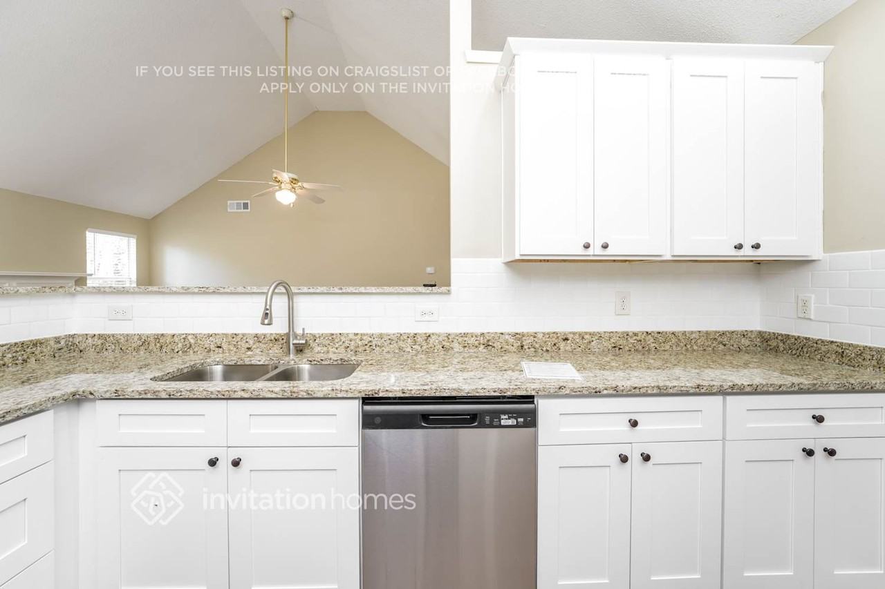 4623 Galleon Xing - Photo 7 of 17