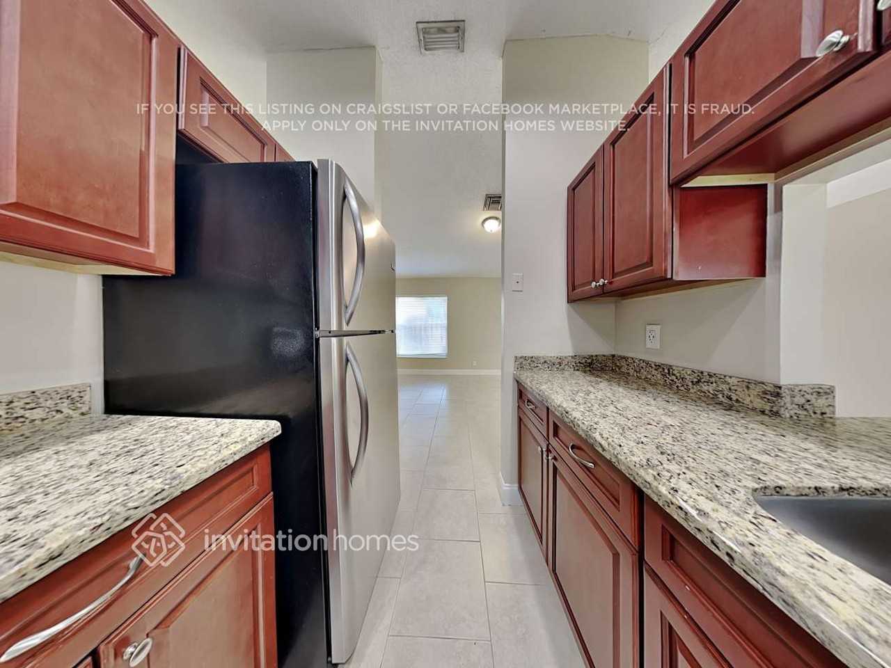 12190 Brisbane Ln - Photo 7 of 19