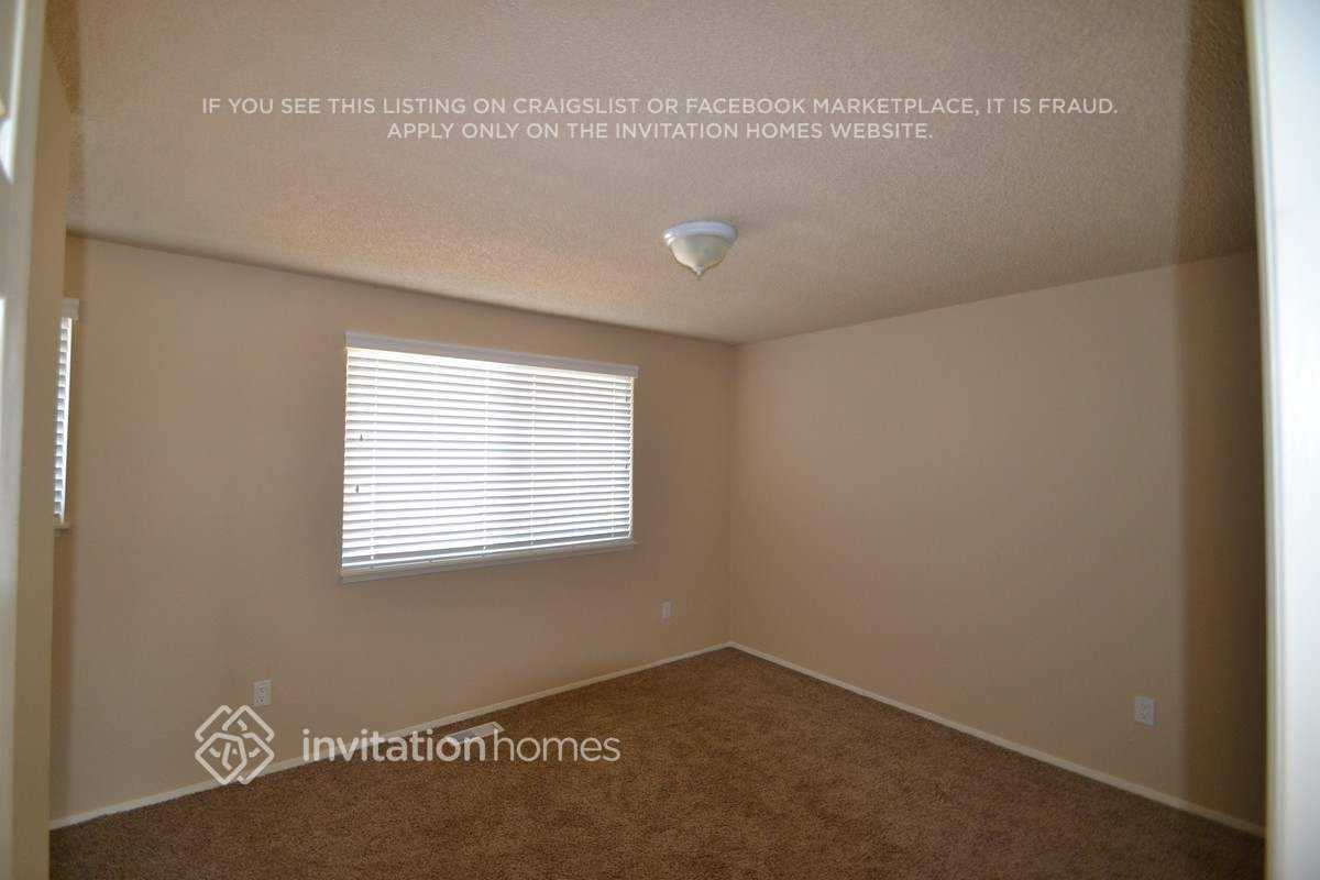 2401 66th Ave Ne - Photo 4 of 10