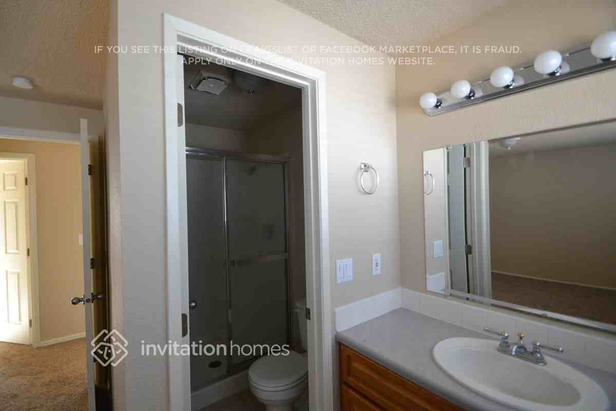 2401 66th Ave Ne - Photo 6 of 10