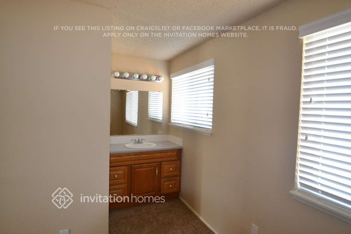 2401 66th Ave Ne - Photo 7 of 10