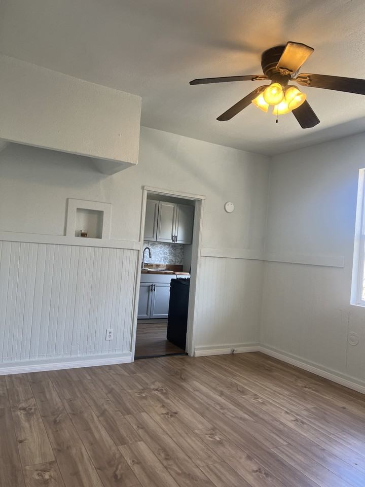 517 S Rowan Ave #1-2 - Photo 3 of 4