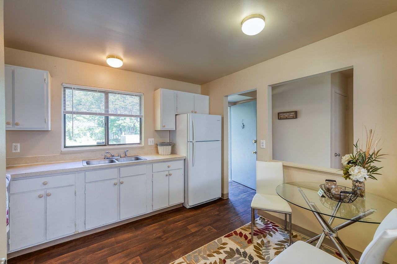 Sycamore Townhomes - Photo 5 of 16