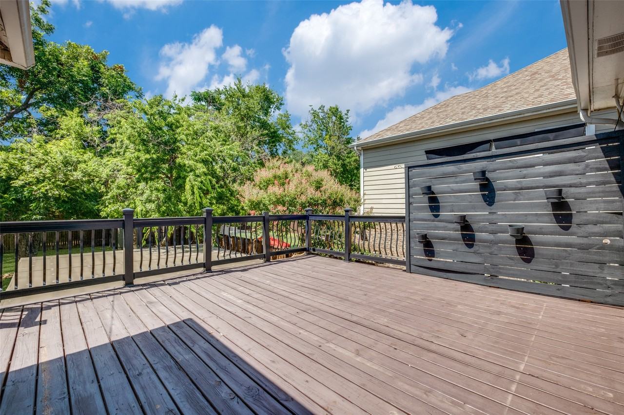 6101 Victor St #B - Photo 3 of 11