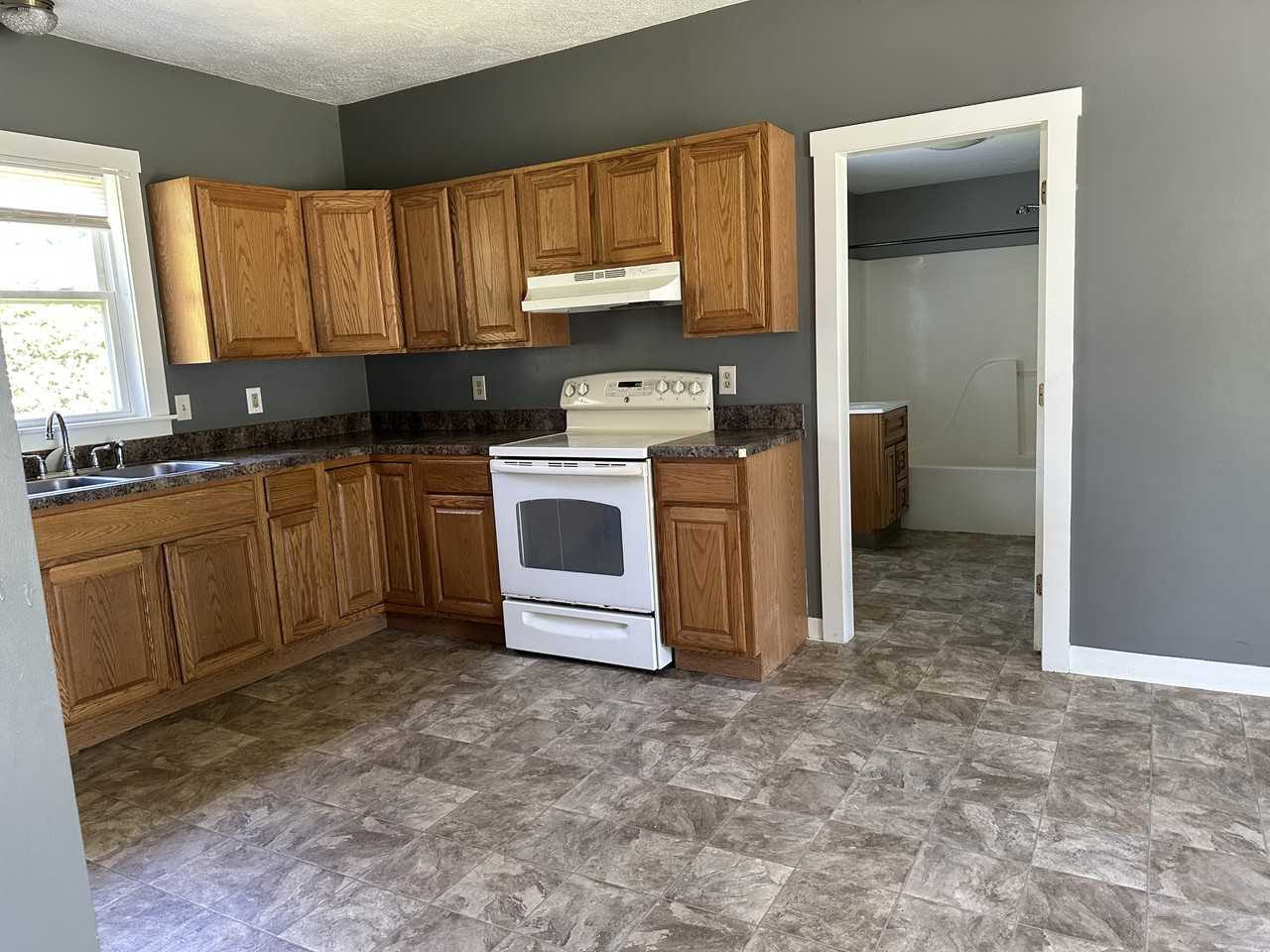 5 Cottage St #A - Photo 3 of 19